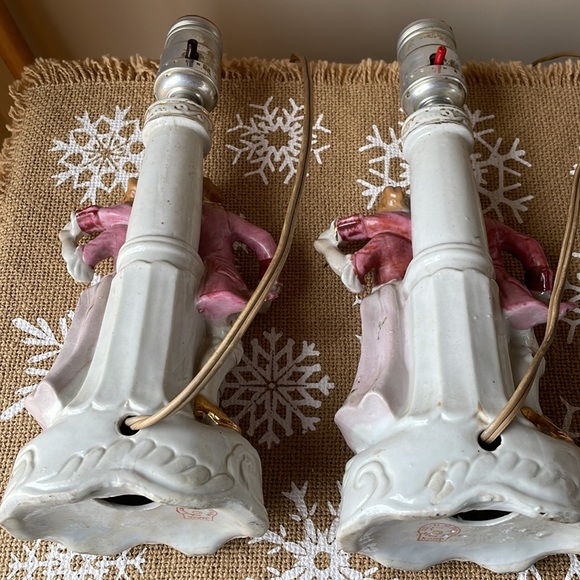 VTG Colonial Couple Lamps - Picture 5 of 5